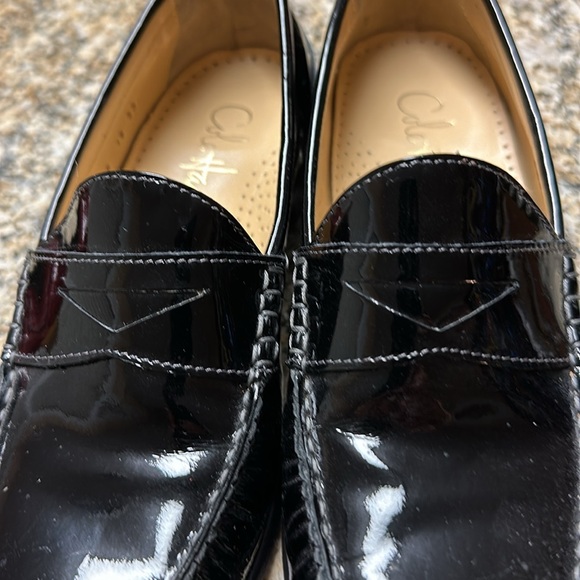 EUC BLACK PATENT LEATHER COLE HAAN  LOAFERS. SIZE 6 1/2 B. - Picture 4 of 7